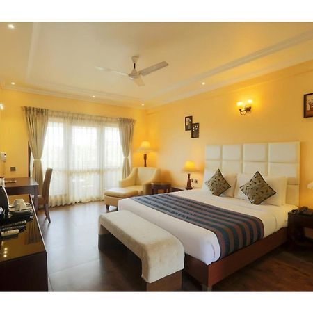 Hotel Silky Palace Near Igi Airportt 뉴델리 외부 사진