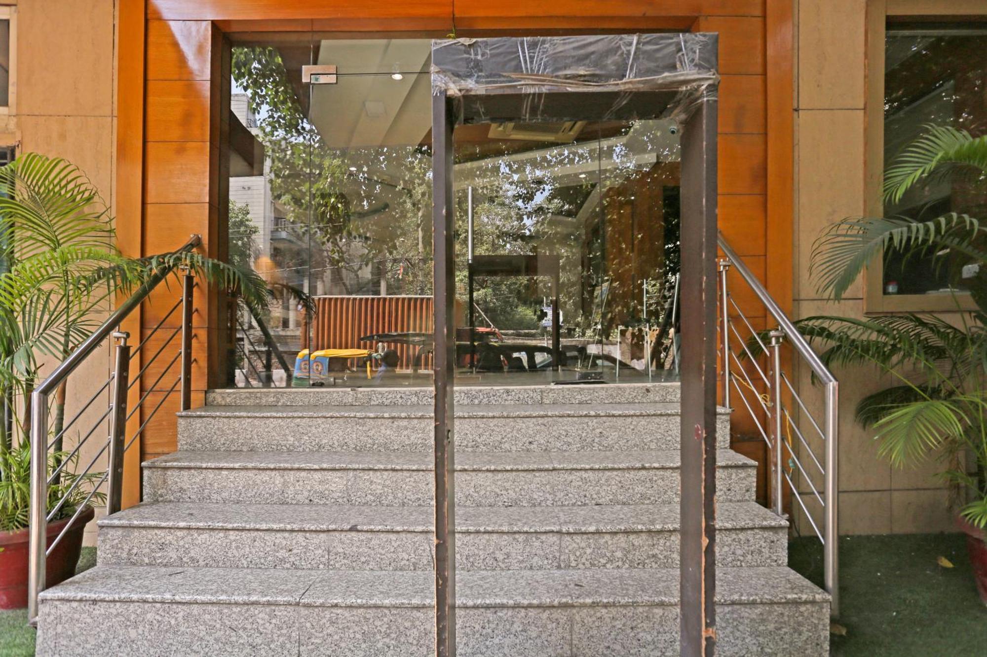 Hotel Silky Palace Near Igi Airportt 뉴델리 외부 사진