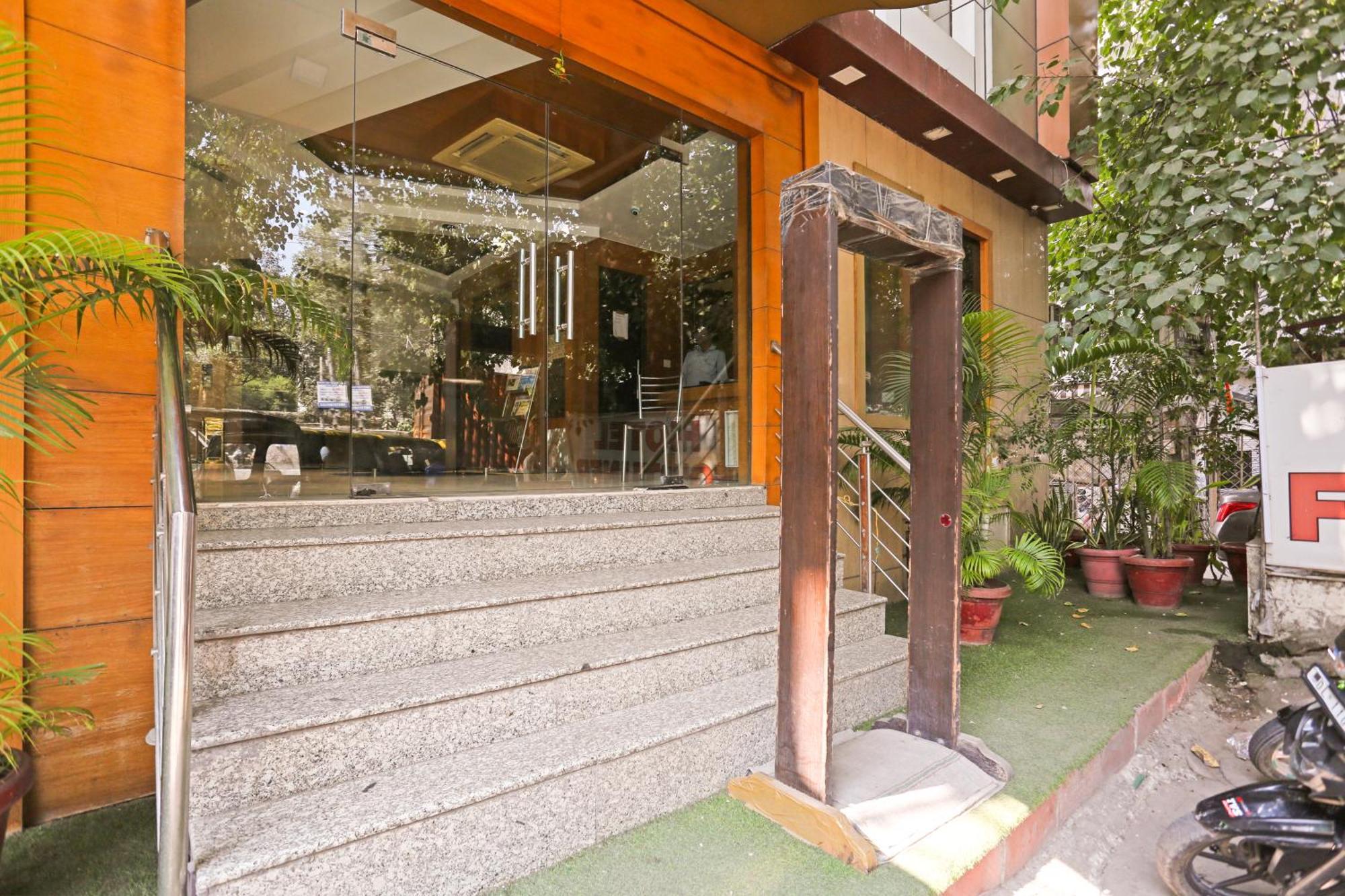 Hotel Silky Palace Near Igi Airportt 뉴델리 외부 사진