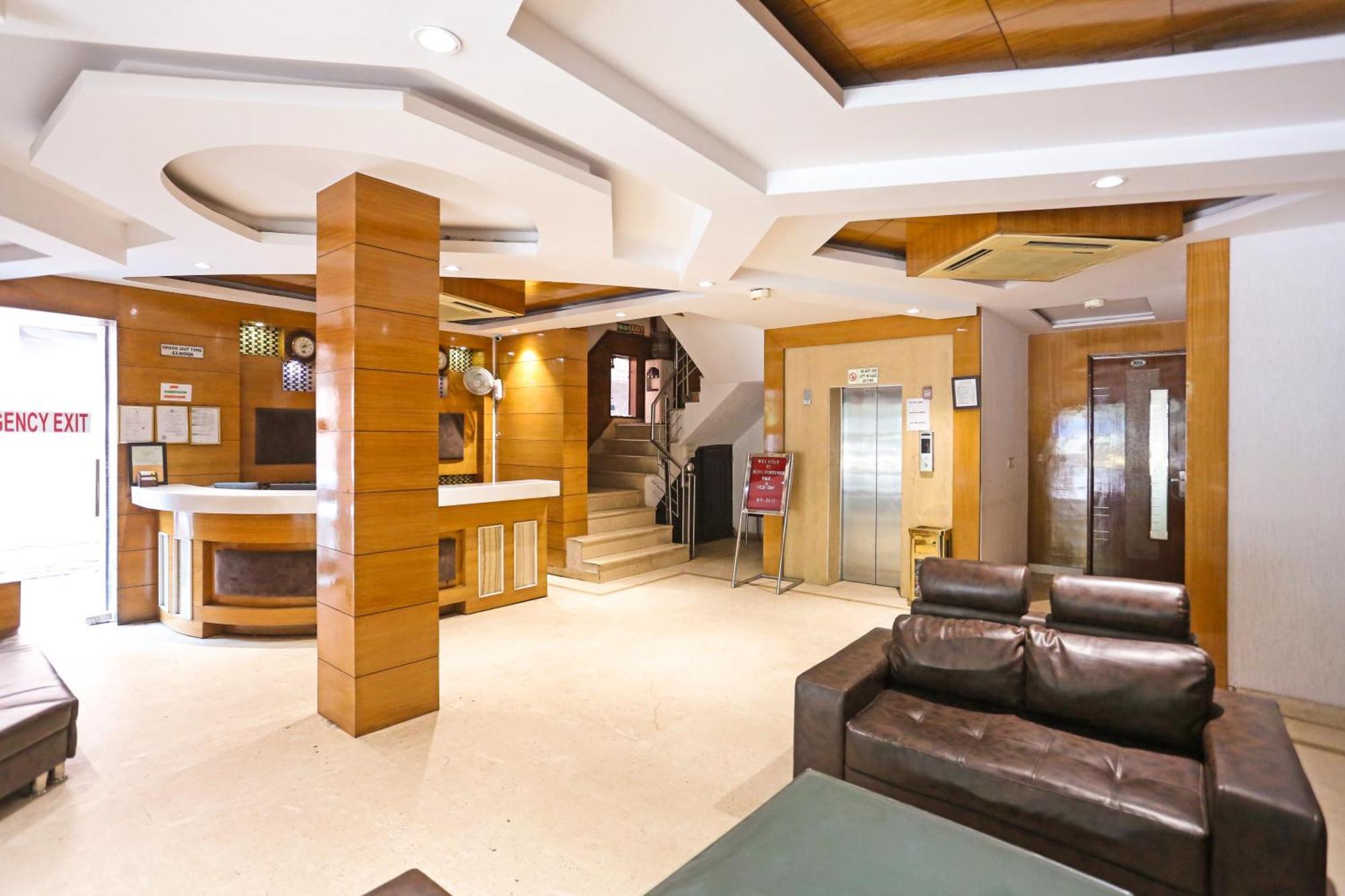 Hotel Silky Palace Near Igi Airportt 뉴델리 외부 사진