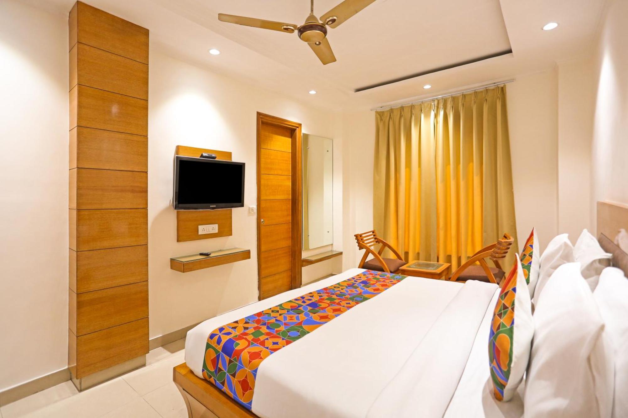 Hotel Silky Palace Near Igi Airportt 뉴델리 외부 사진