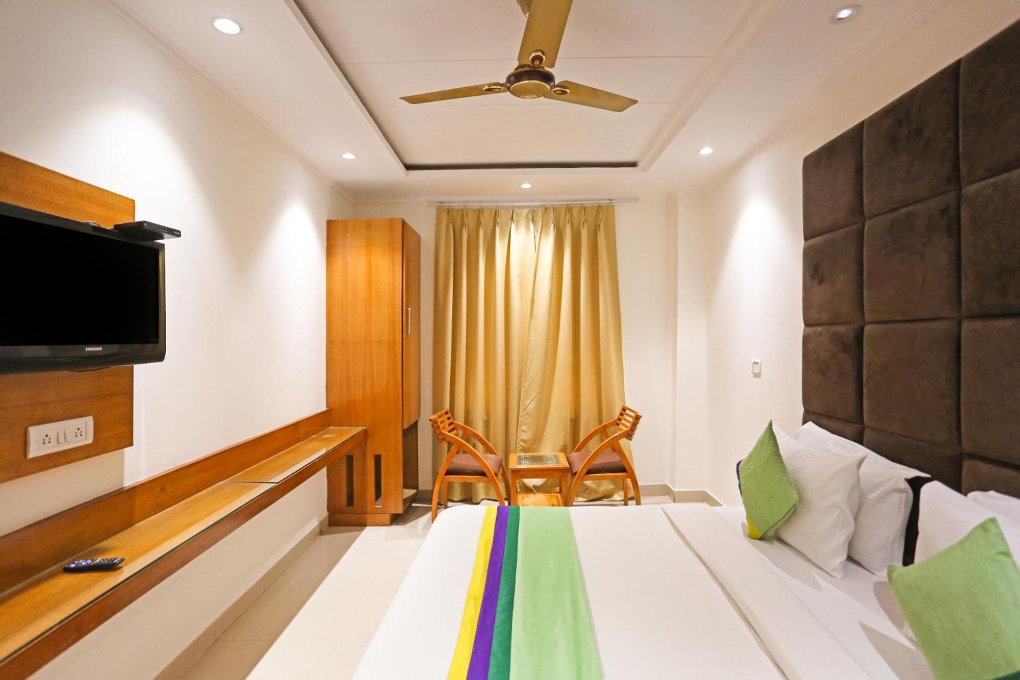 Hotel Silky Palace Near Igi Airportt 뉴델리 외부 사진
