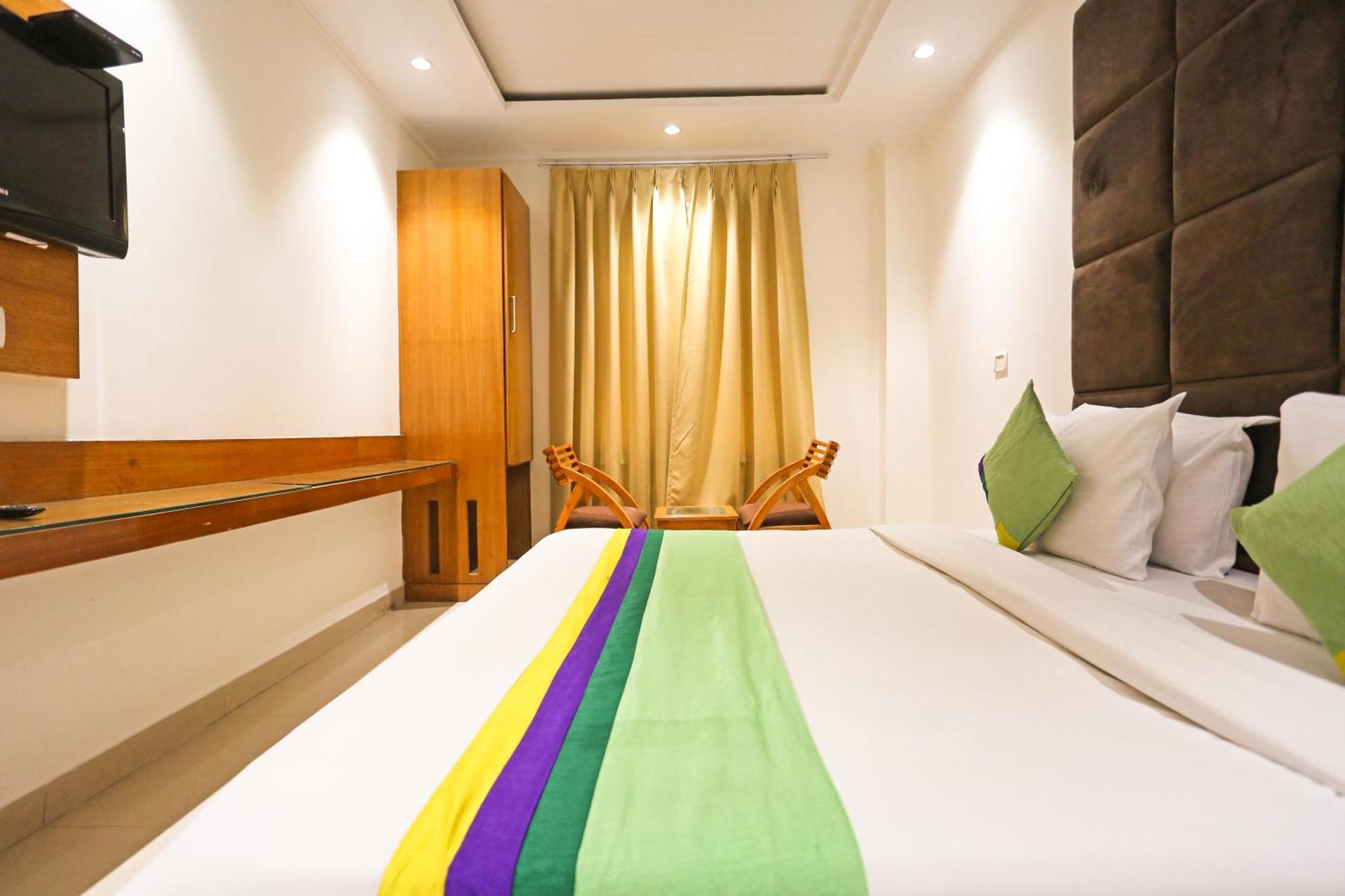 Hotel Silky Palace Near Igi Airportt 뉴델리 외부 사진