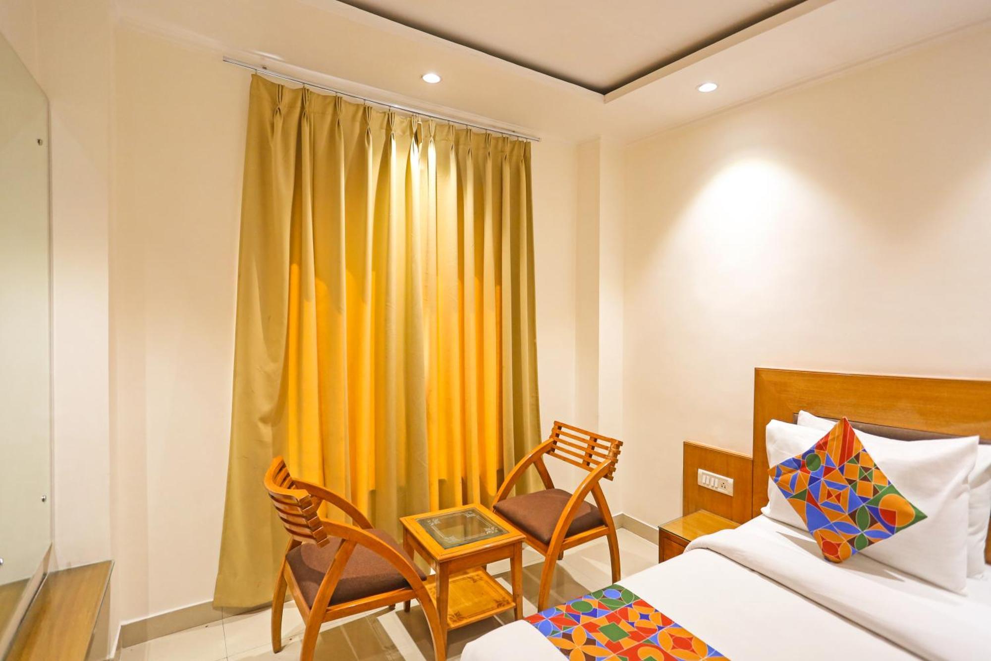 Hotel Silky Palace Near Igi Airportt 뉴델리 외부 사진