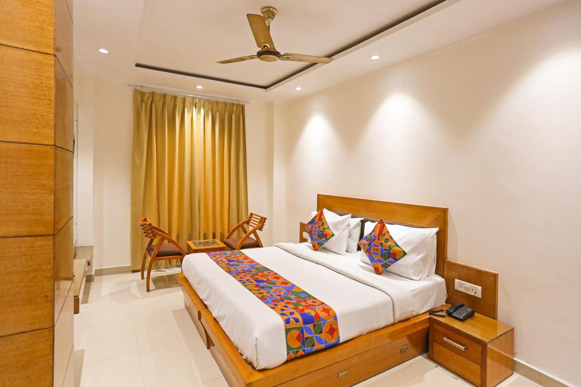 Hotel Silky Palace Near Igi Airportt 뉴델리 외부 사진