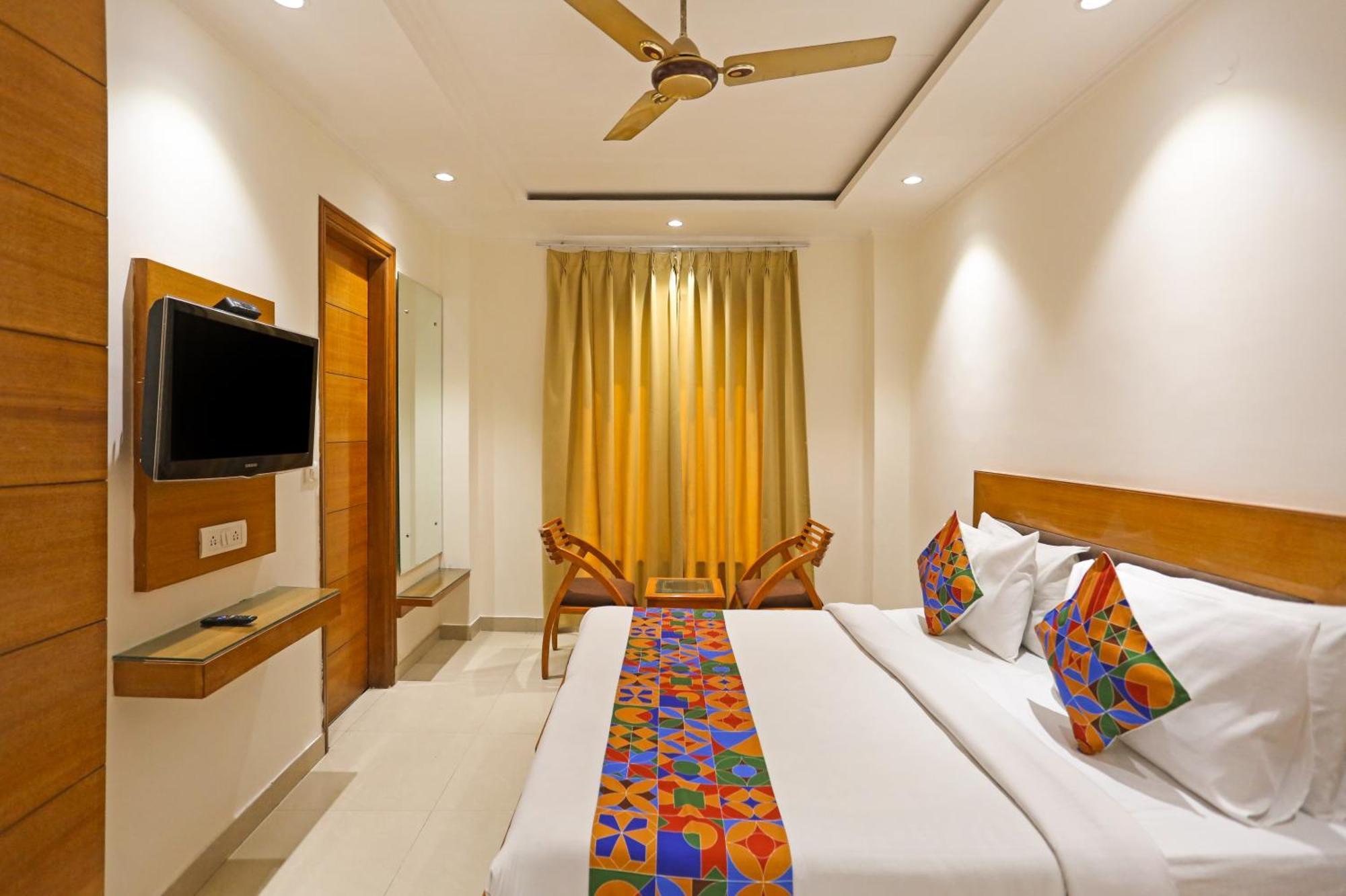 Hotel Silky Palace Near Igi Airportt 뉴델리 외부 사진