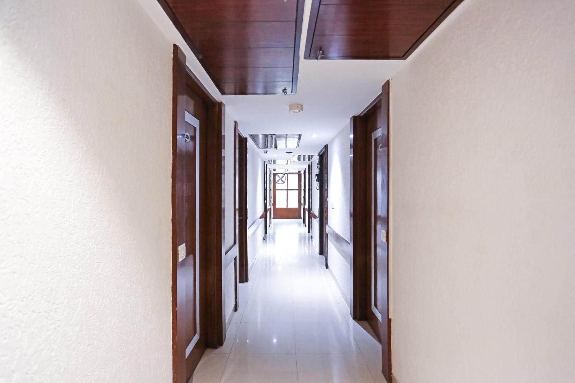 Hotel Silky Palace Near Igi Airportt 뉴델리 외부 사진