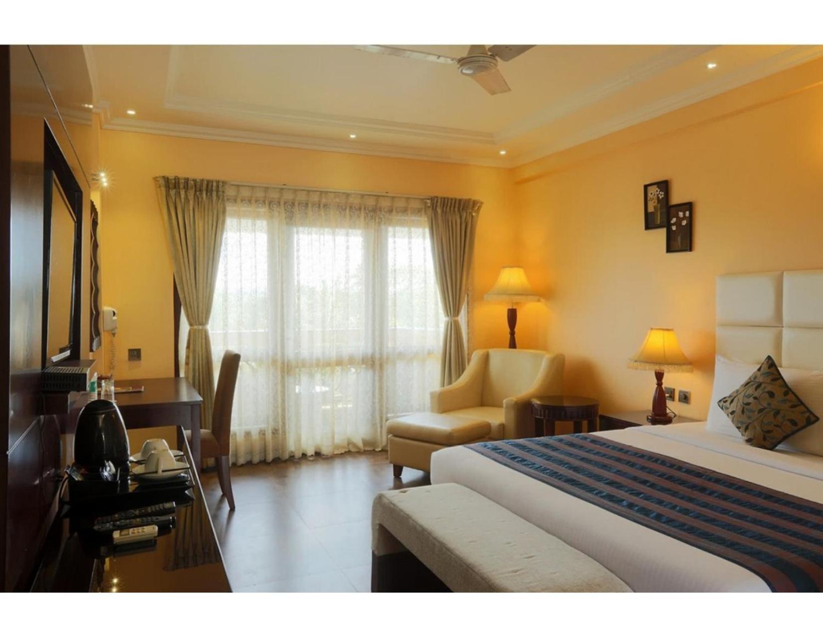 Hotel Silky Palace Near Igi Airportt 뉴델리 외부 사진