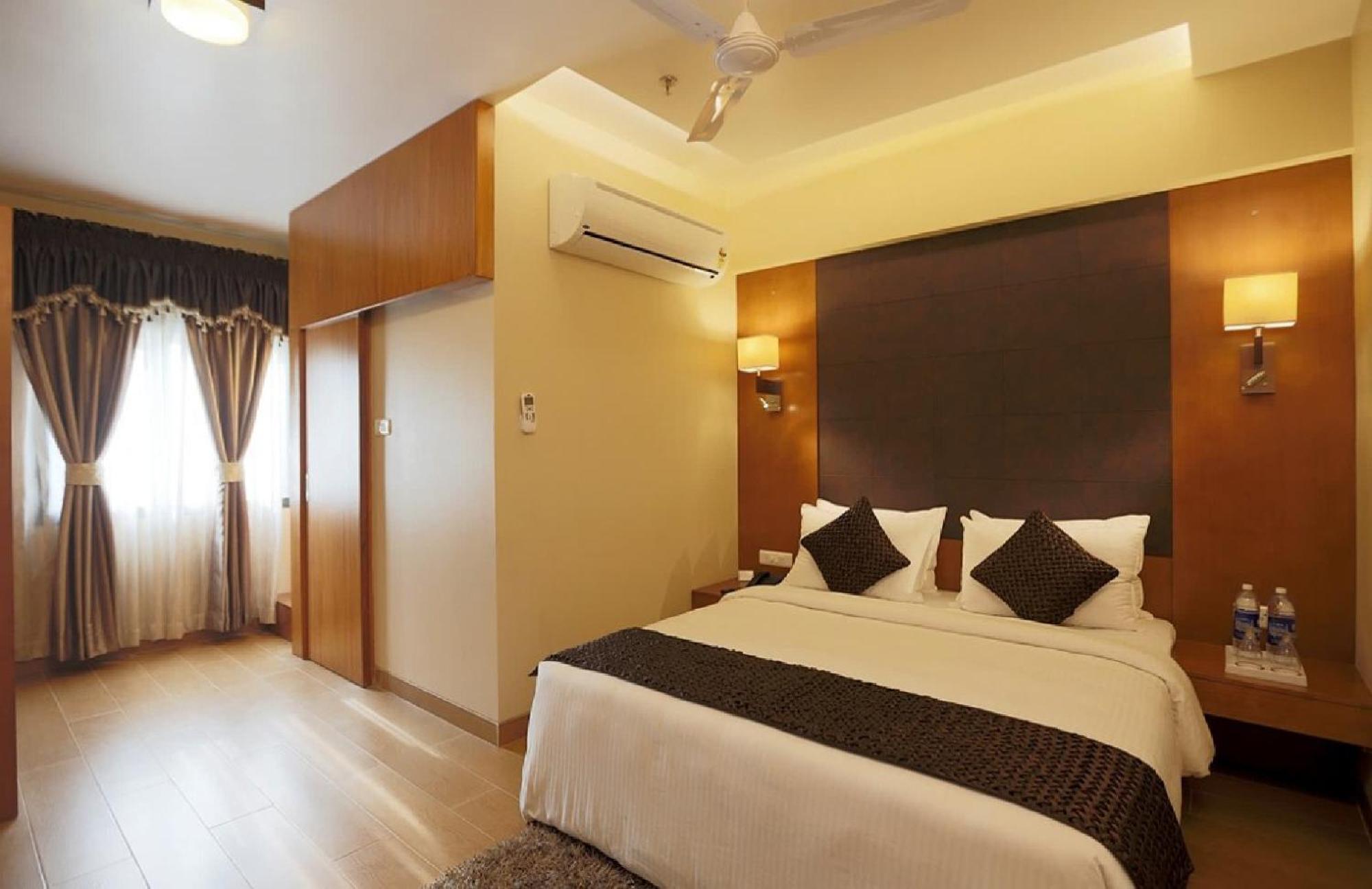 Hotel Silky Palace Near Igi Airportt 뉴델리 외부 사진