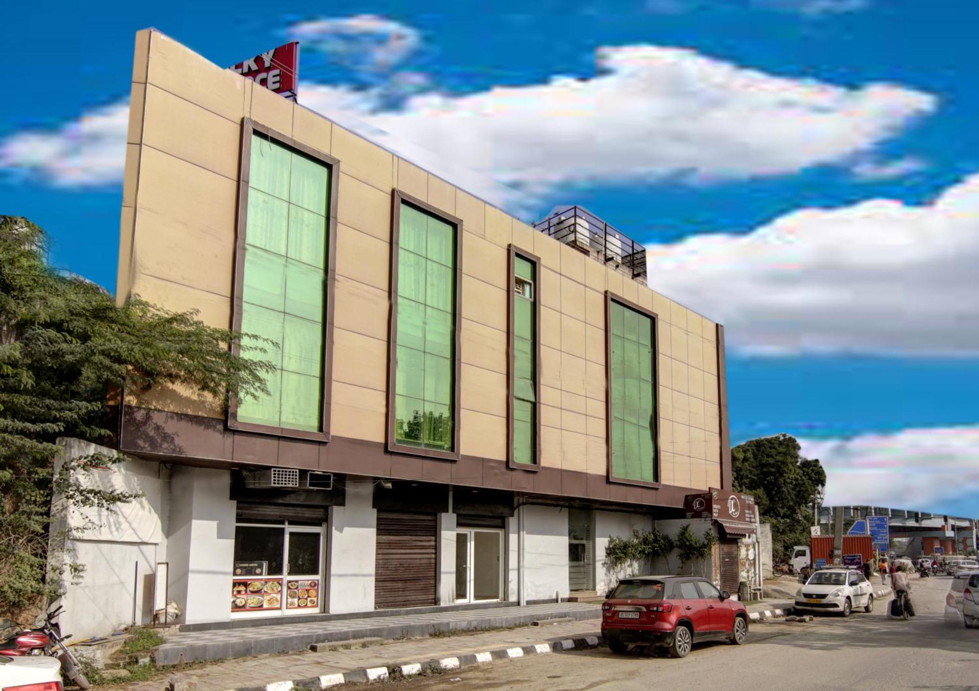 Hotel Silky Palace Near Igi Airportt 뉴델리 외부 사진
