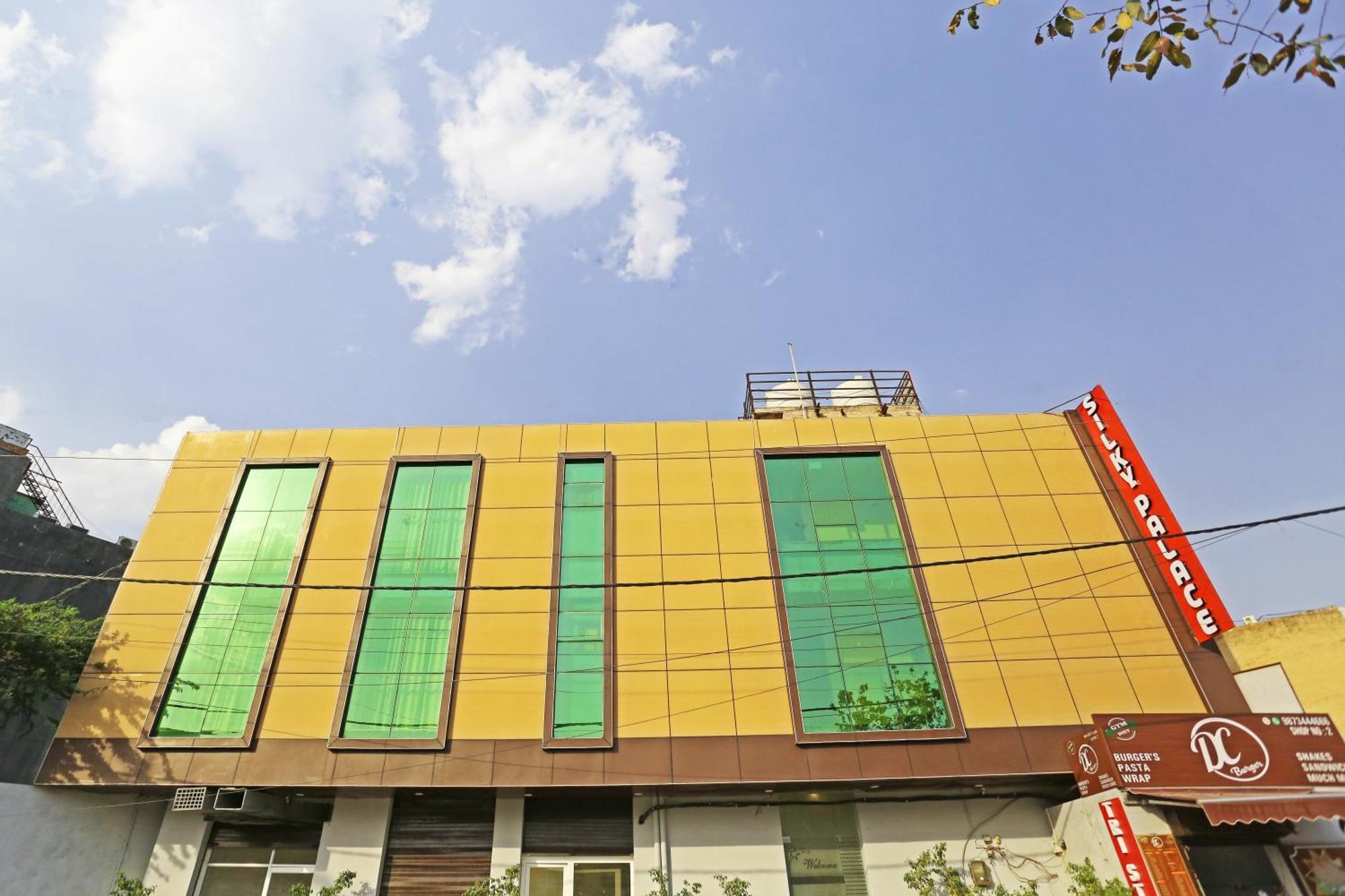 Hotel Silky Palace Near Igi Airportt 뉴델리 외부 사진